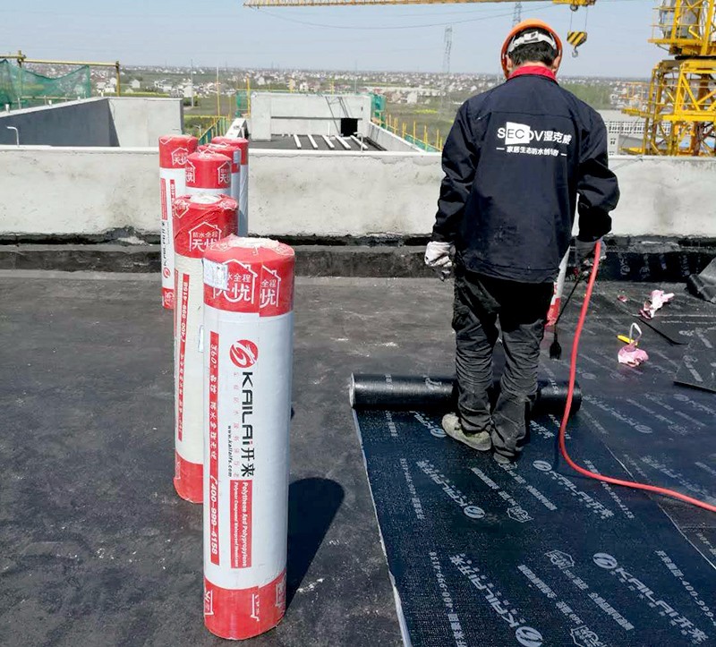 涂膜防水屋面怎么預(yù)防滲漏？出現(xiàn)滲漏該如何治理？