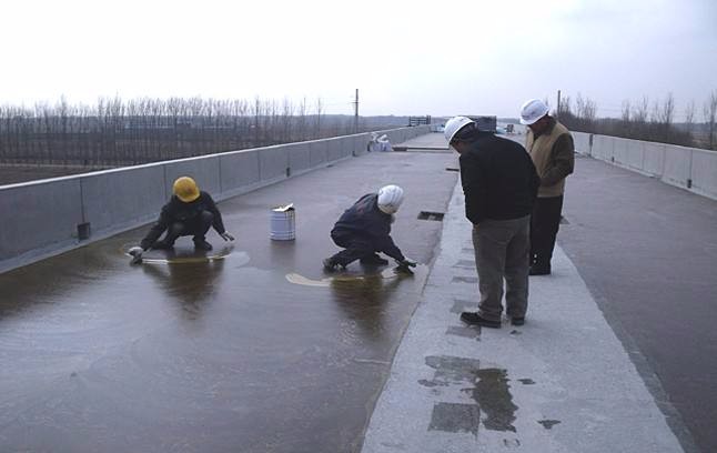 防水施工時基面應該怎么處理？